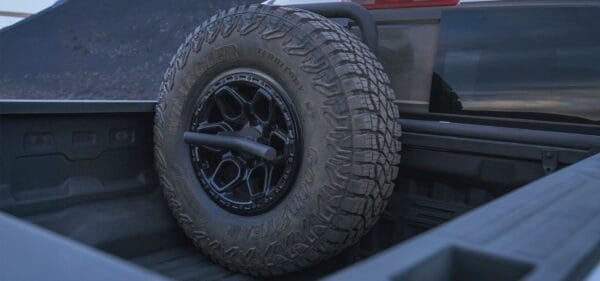 AEV VERTICAL TIRE MOUNT 2023+ COLORADO/CANYON